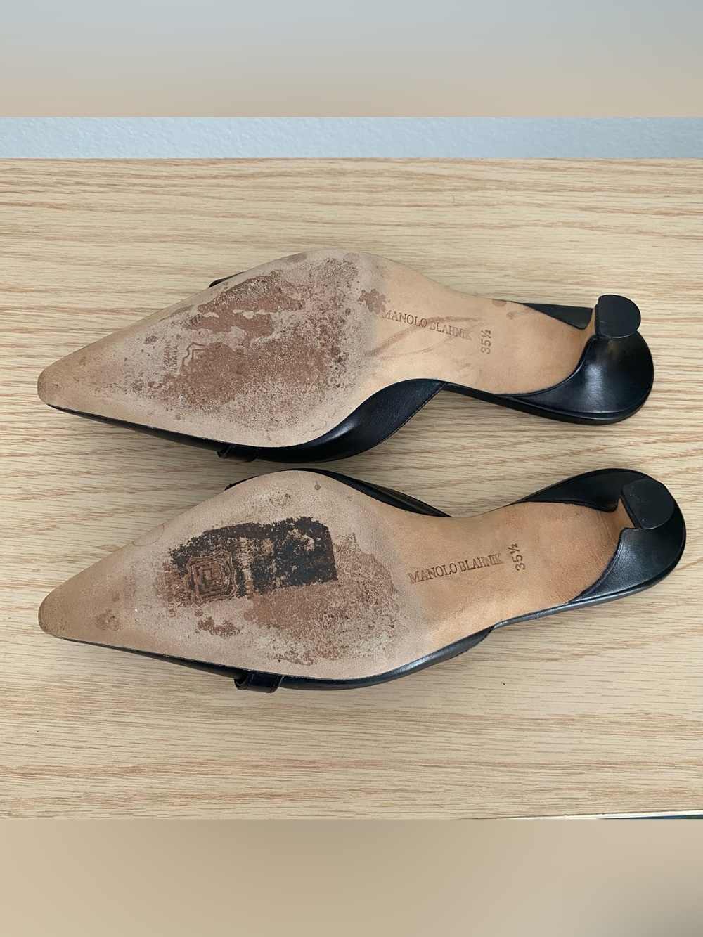 Y2K Manolo Blahnik black leather closed toe mule with kitten heel - Picture 15 of 15